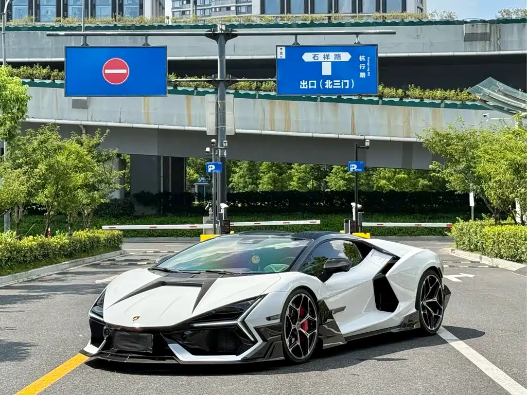 Lamborghini Revuelto — миниатюра 3