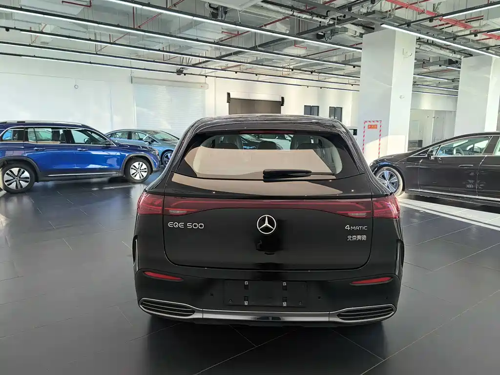 Mercedes-Benz EQE SUV — миниатюра 11