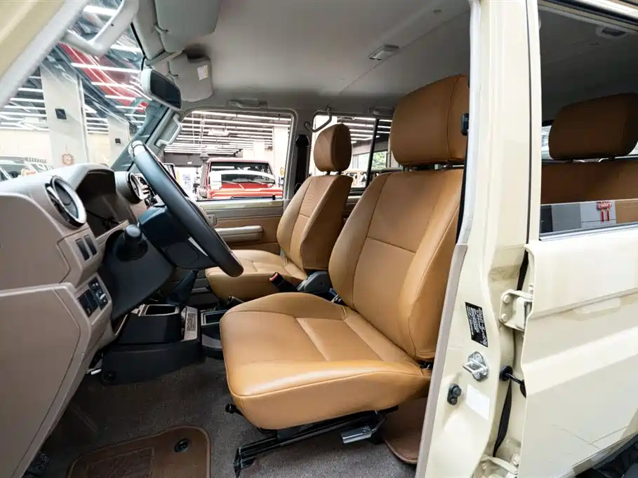 Toyota Land Cruiser LC76 2023 4.5T