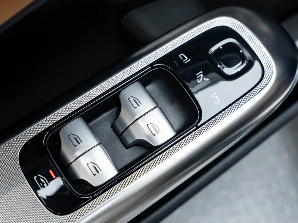 Mercedes-Benz E-Class — миниатюра 22