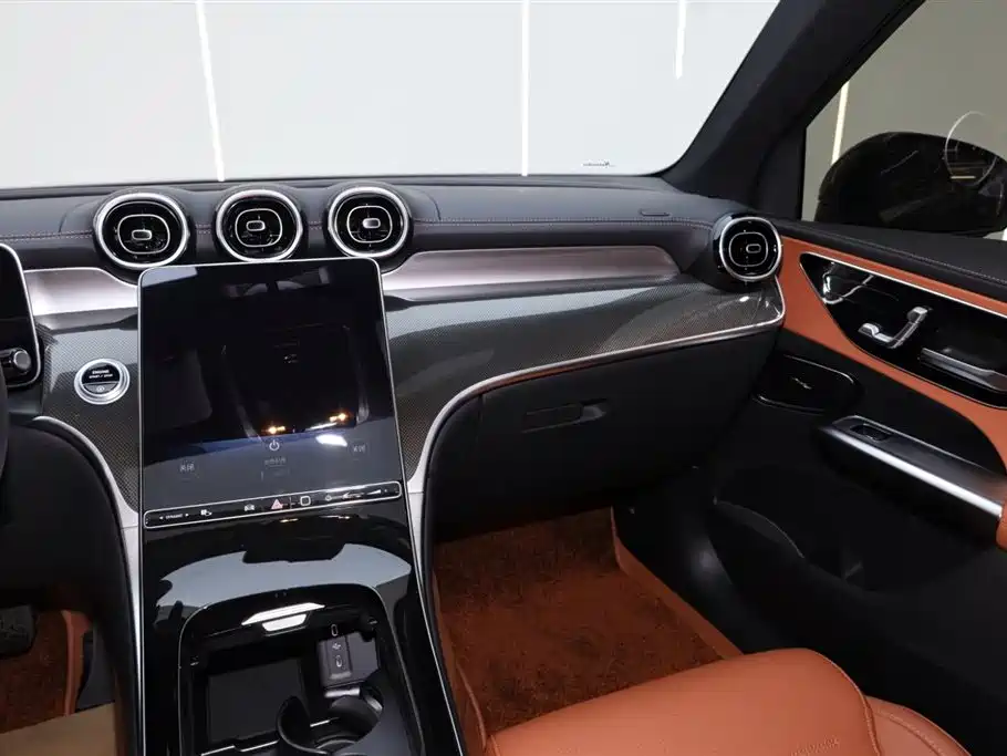 Mercedes-Benz GLC 2025 GLC 260 L 4MATIC