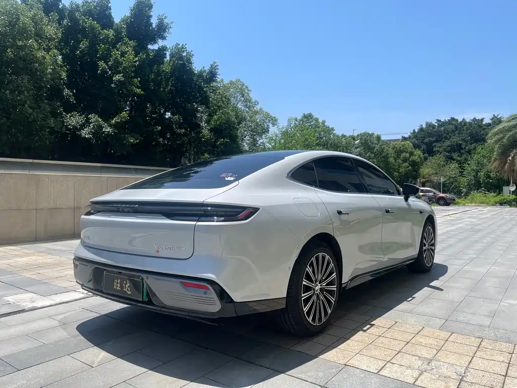 Geely Galaxy Galaxy 8 8 2025 130km EM-i Flagship