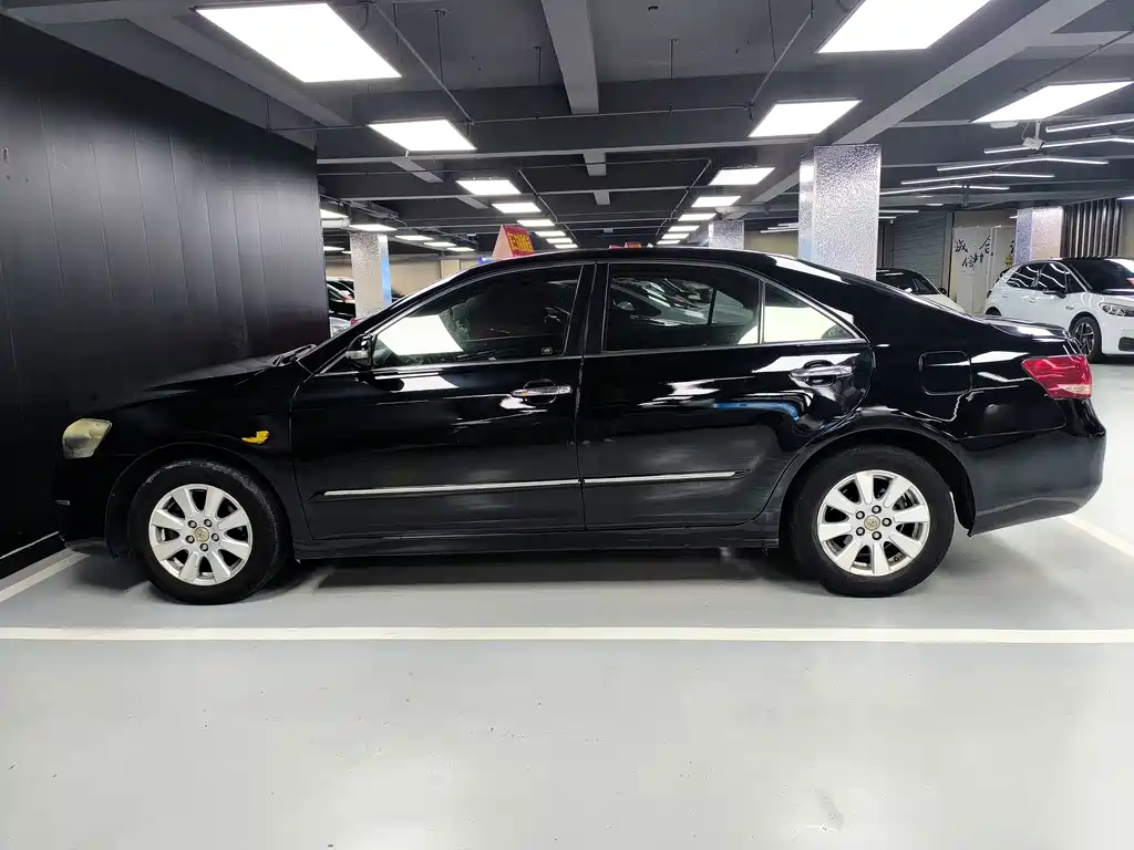 Toyota Camry — миниатюра 18