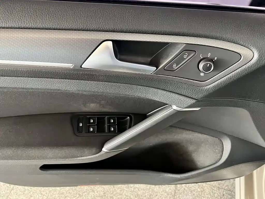 Volkswagen Golf — миниатюра 23