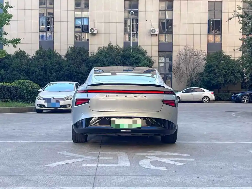 XPeng P7 — миниатюра 10
