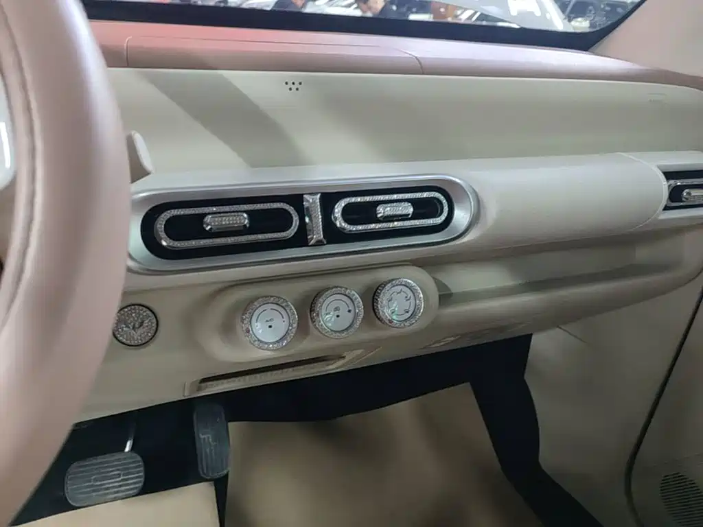 Wuling MINIEV — миниатюра 13