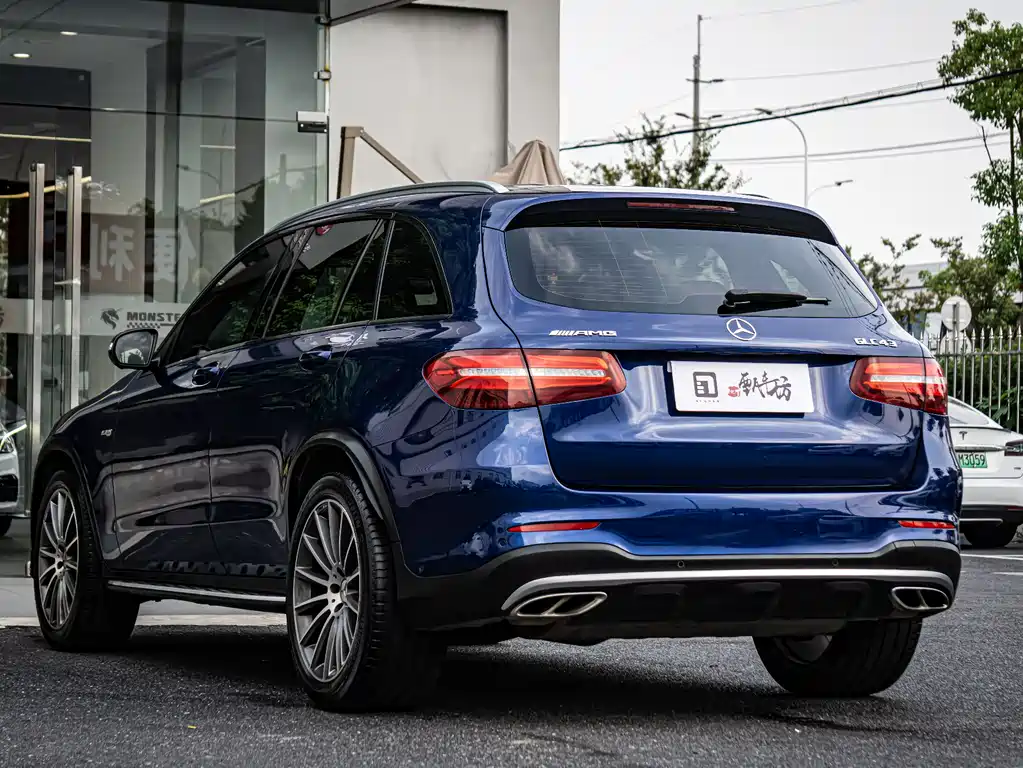 MERCEDES-BENZ GLC AMG