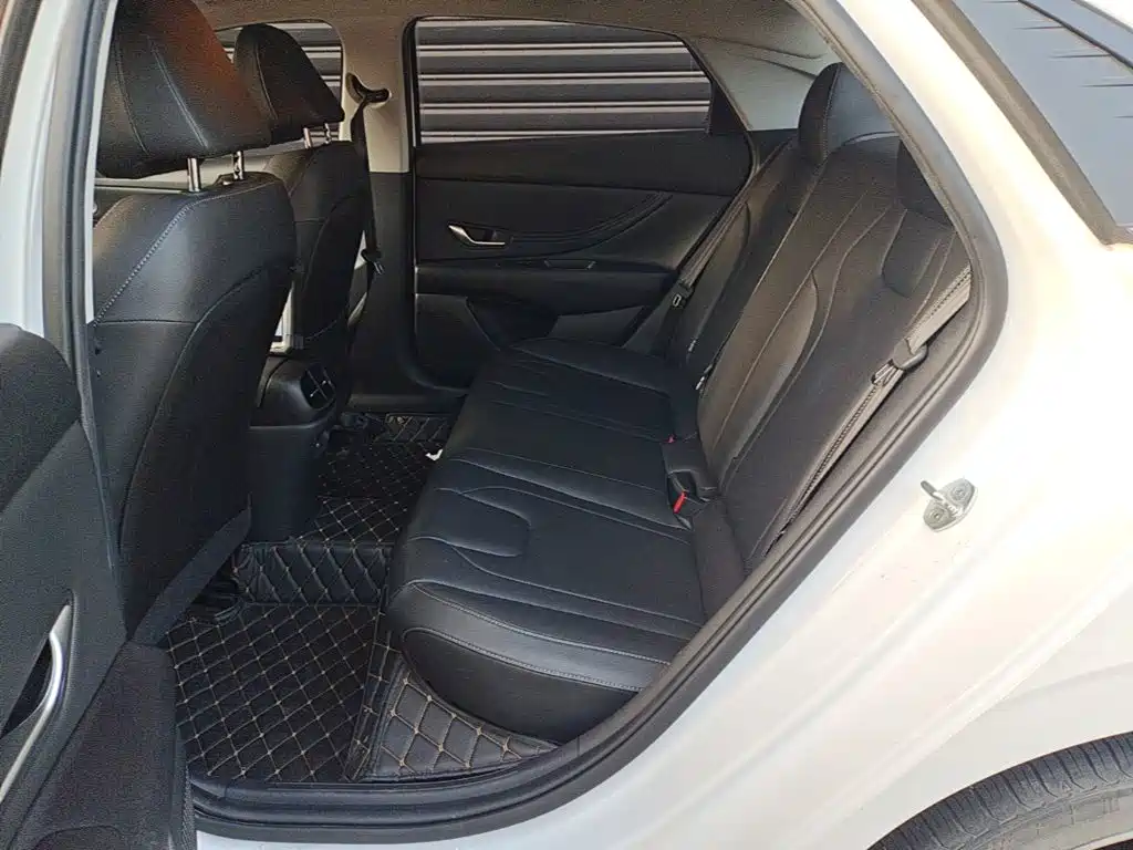 Hyundai Elantra — миниатюра 17