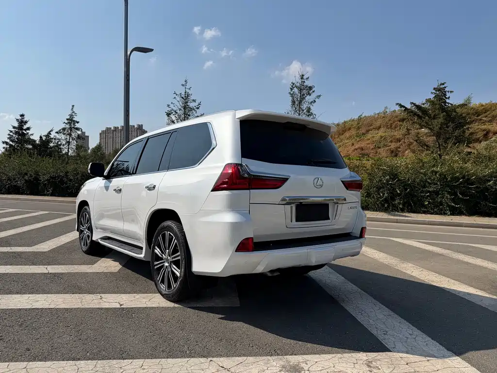 Lexus LX — миниатюра 4