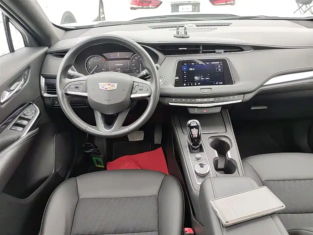 Cadillac XT4 2022 — фото 10
