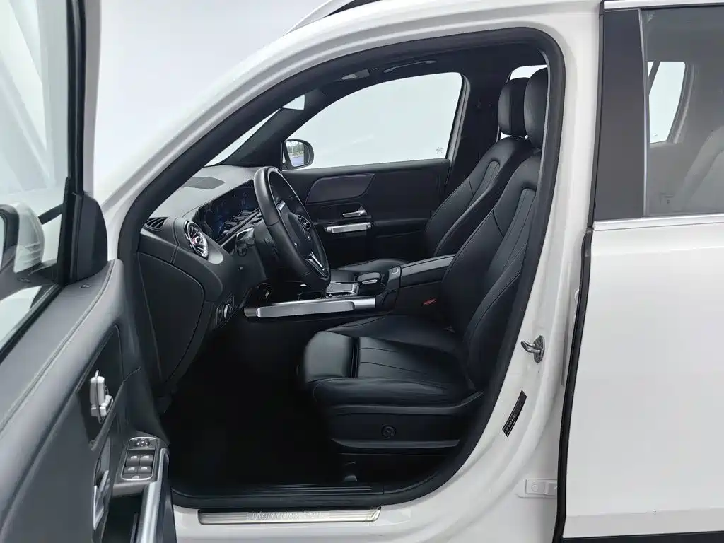 Mercedes-Benz GLB — миниатюра 10