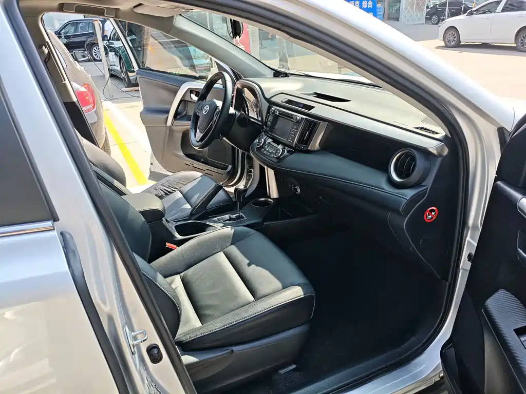 Toyota RAV4 — миниатюра 13