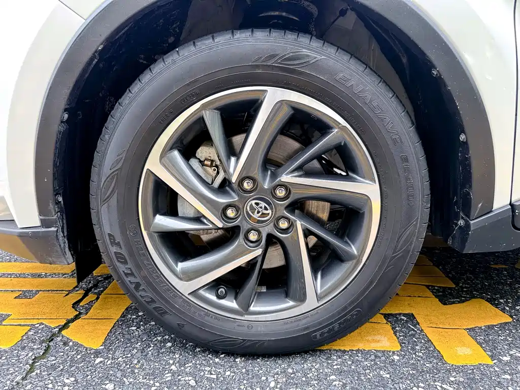 Toyota C-HR 2021 2.0L E-CVT Luxury