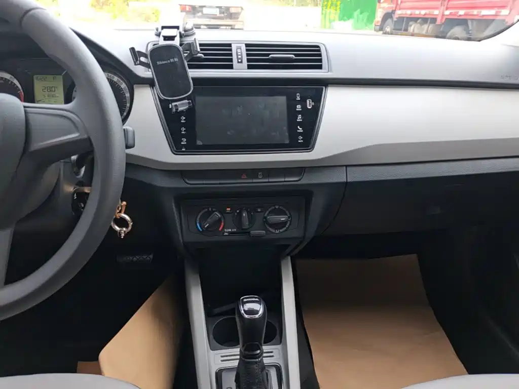 Skoda Fabia — миниатюра 13