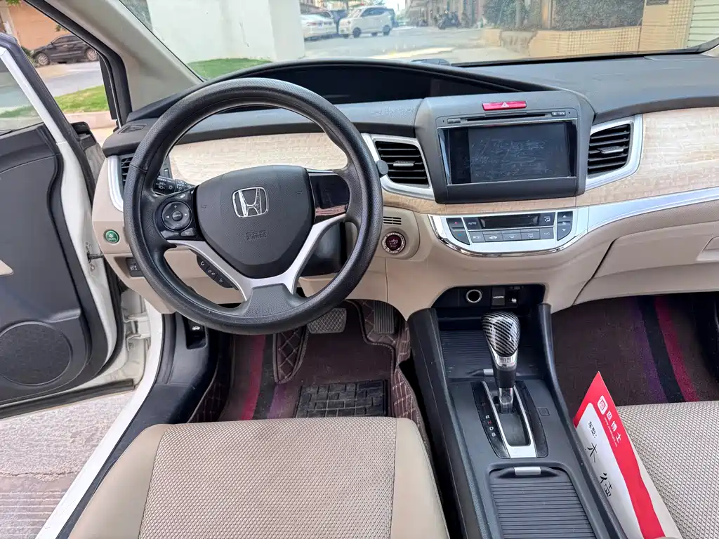 Honda Jade 2014 1.8L AT Comfort Elite 5 мест