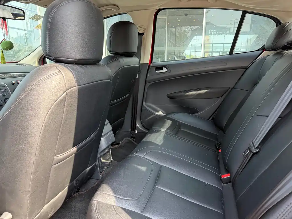 Peugeot 308 — миниатюра 9