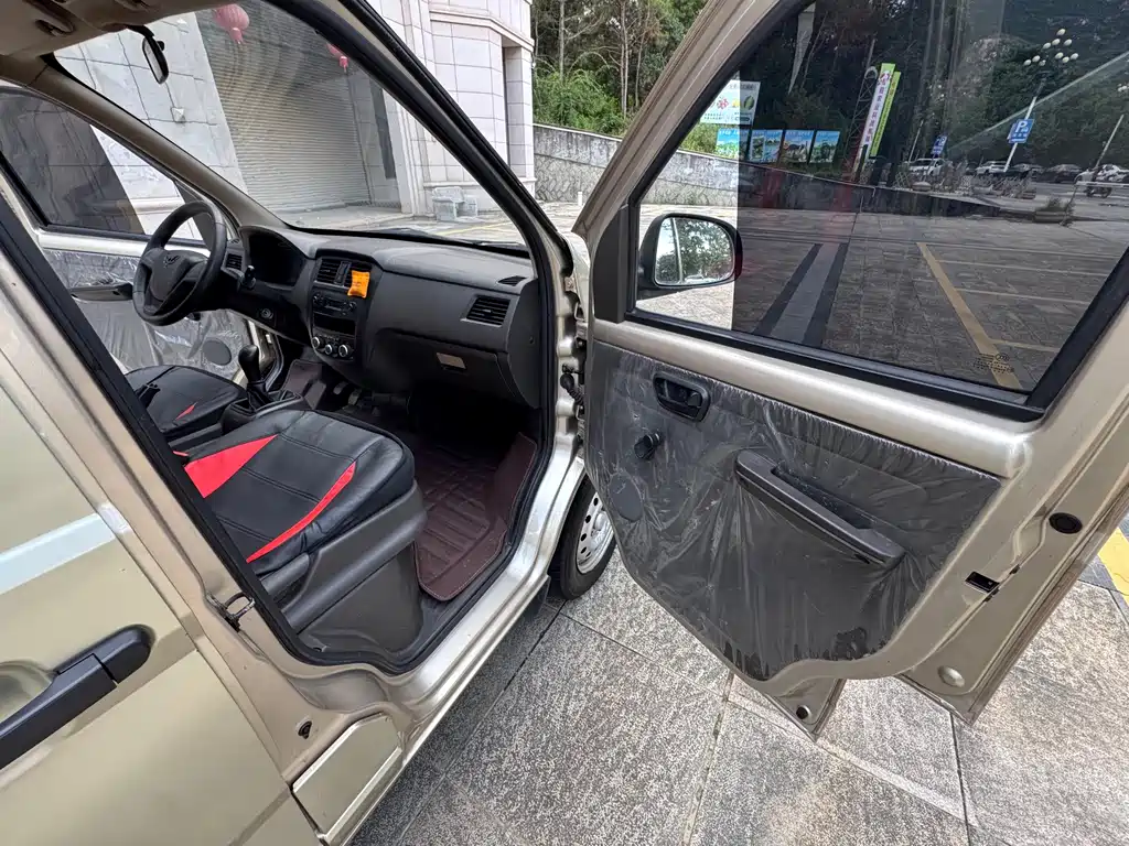 Wuling Rongguang — миниатюра 12