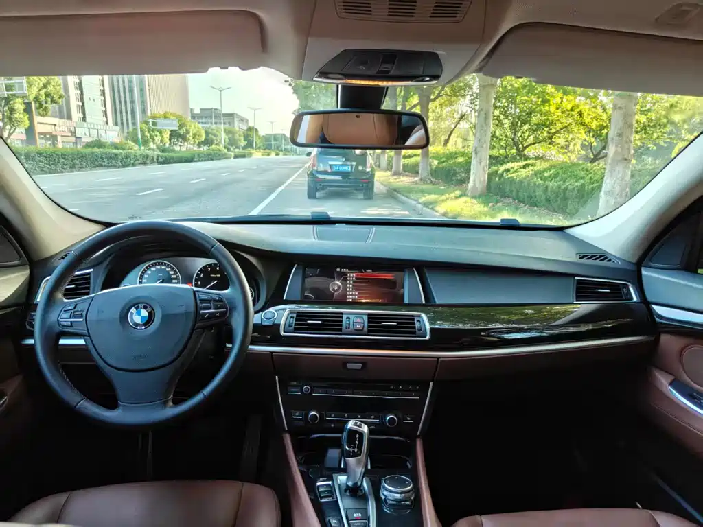 BMW 5 Series GT — миниатюра 6