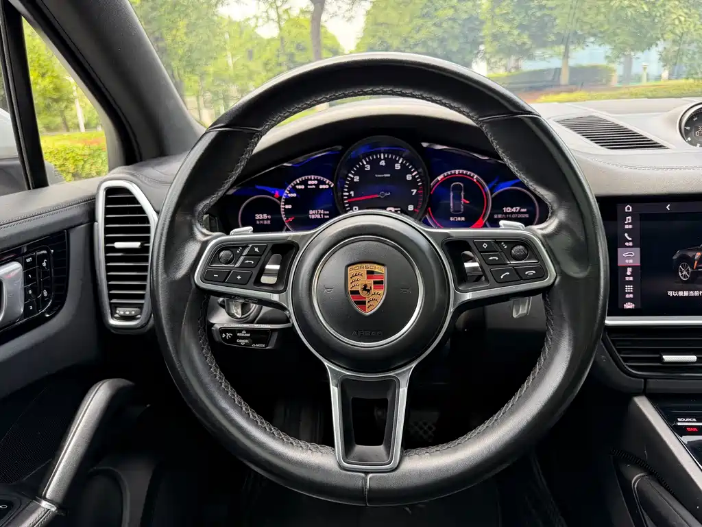 Porsche Cayenne — миниатюра 11