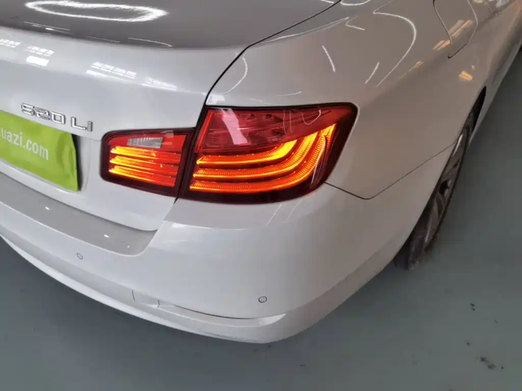 BMW 5 Series — миниатюра 8