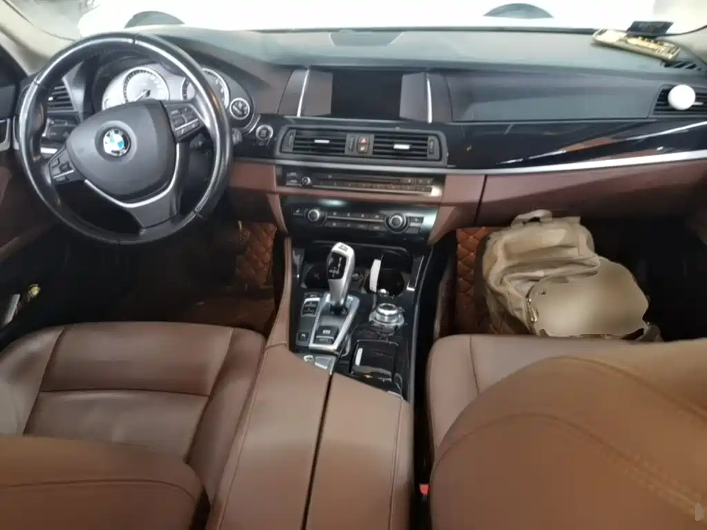 BMW 5 Series — миниатюра 10