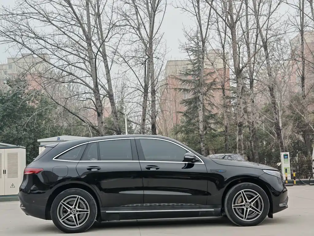 MERCEDES-BENZ EQC