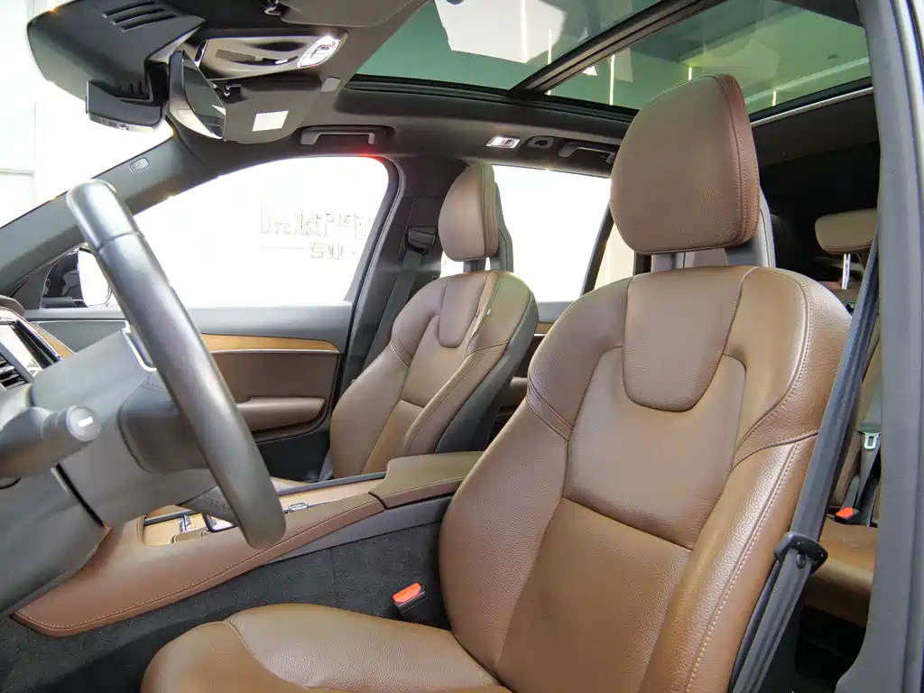 Volvo XC90 — миниатюра 9