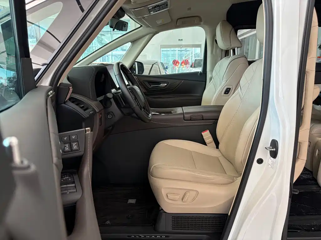 Toyota Alphard — миниатюра 5