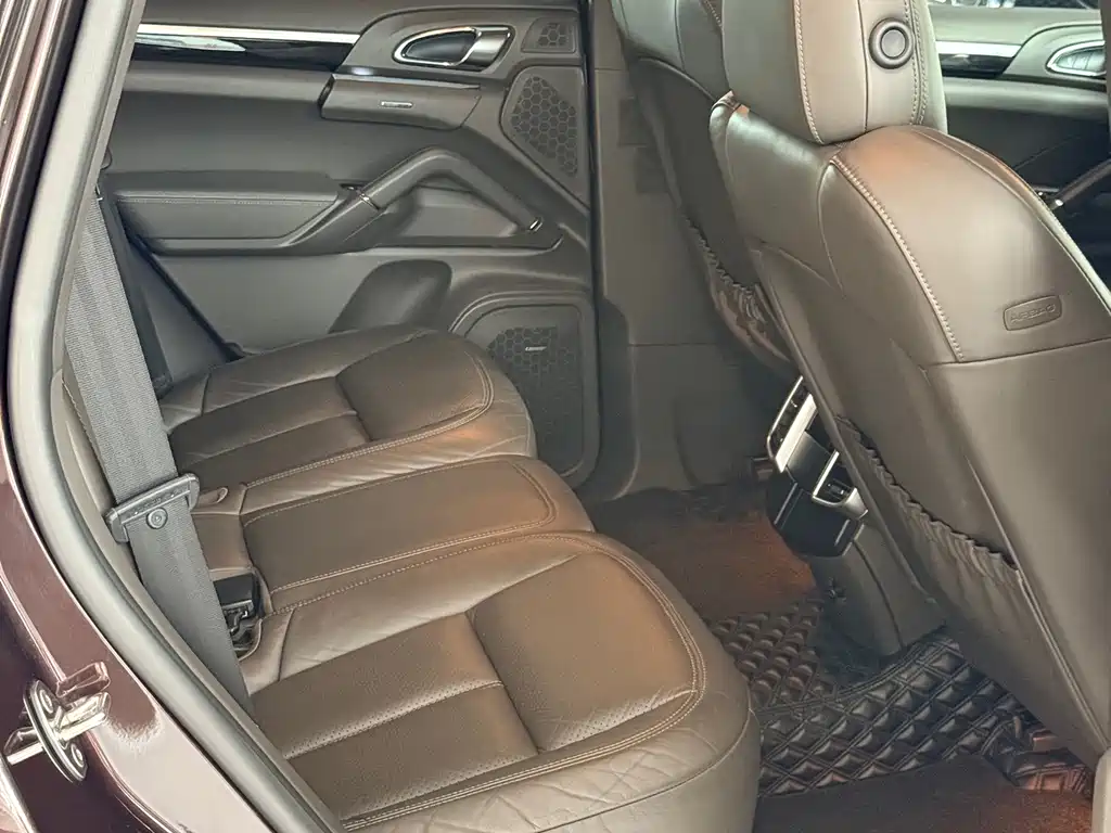 Porsche Cayenne — миниатюра 8
