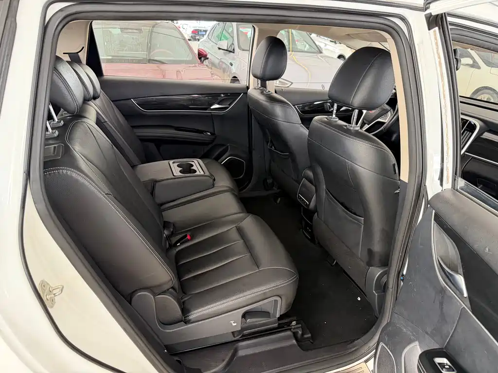BYD MAX — миниатюра 16