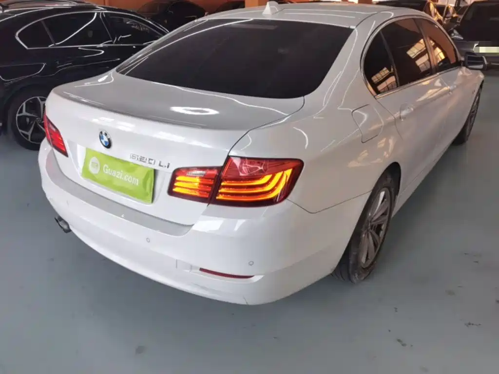 BMW 5 Series — миниатюра 7