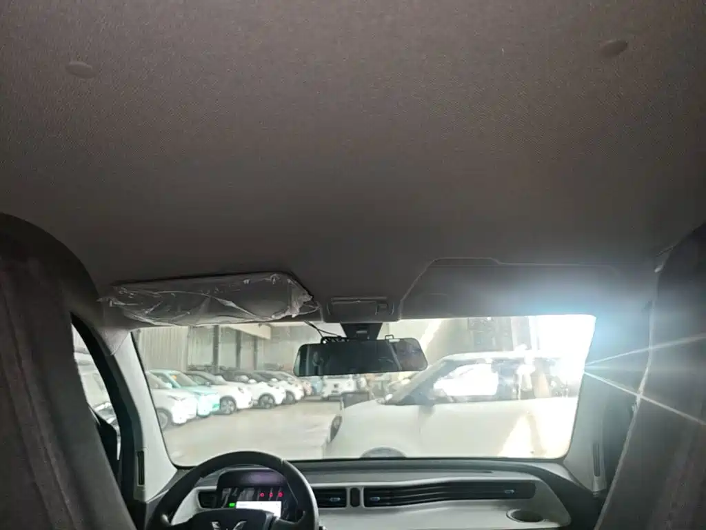 Wuling MINIEV — миниатюра 18