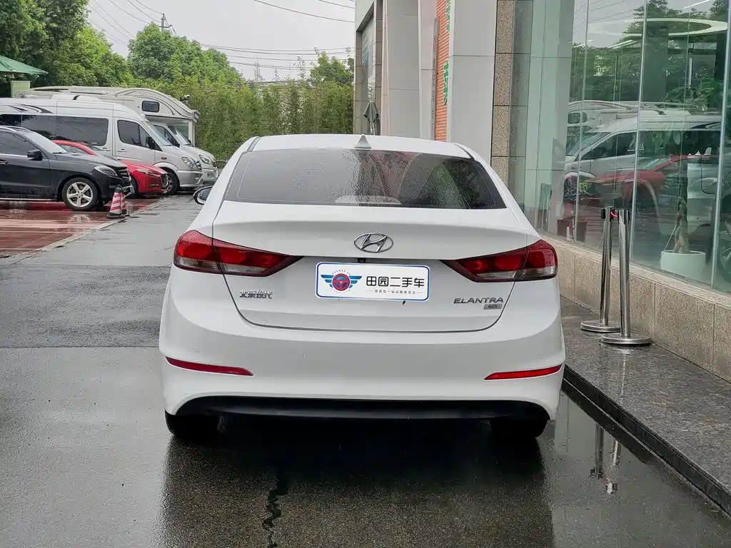 Hyundai Elantra — миниатюра 5