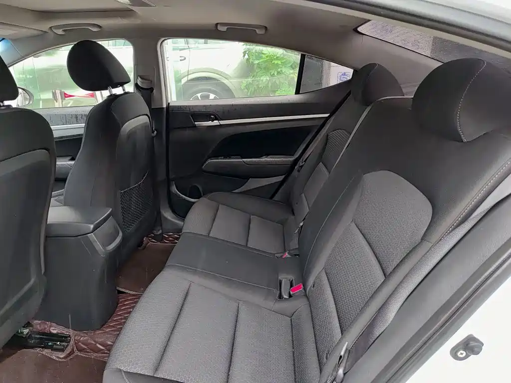 Hyundai Elantra — миниатюра 8