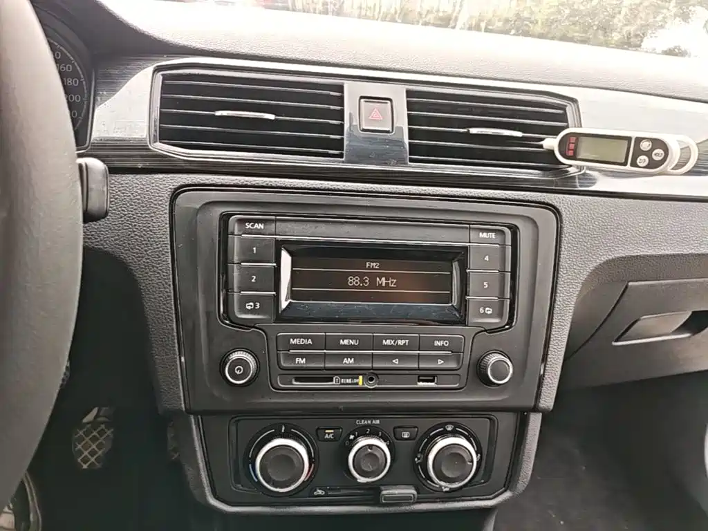 Volkswagen Santana — миниатюра 13