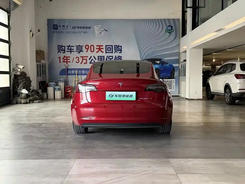 Tesla Model 3 — миниатюра 8