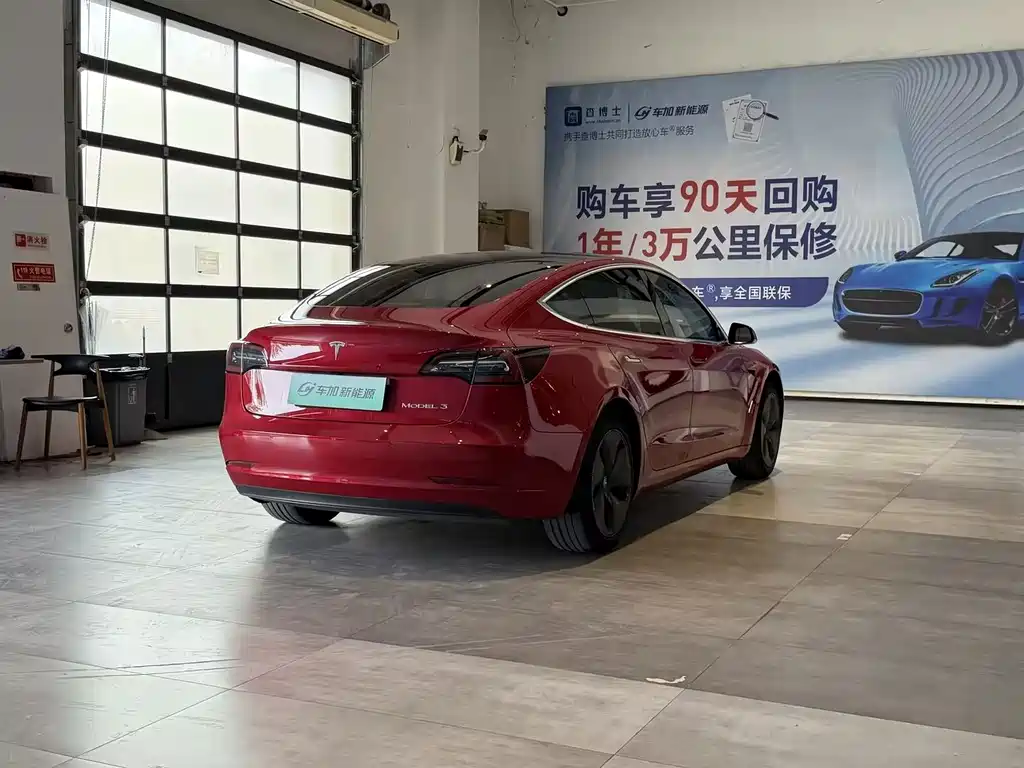 Tesla Model 3 — миниатюра 7