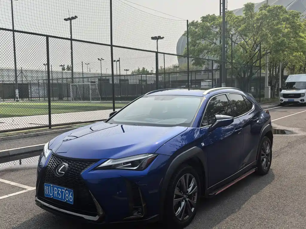 Купить Lexus UX