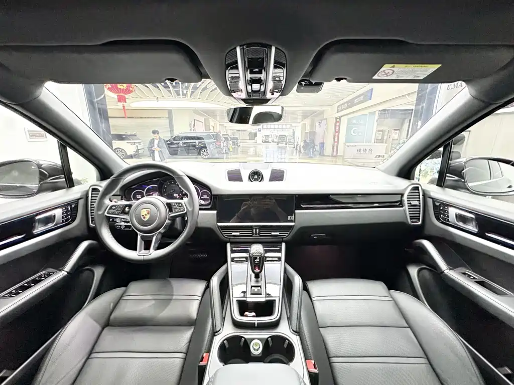 Porsche Cayenne — миниатюра 9