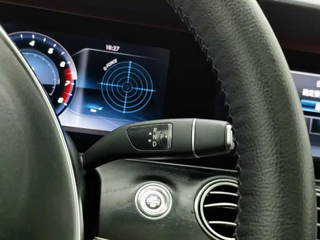 Mercedes-Benz E-Class — миниатюра 13