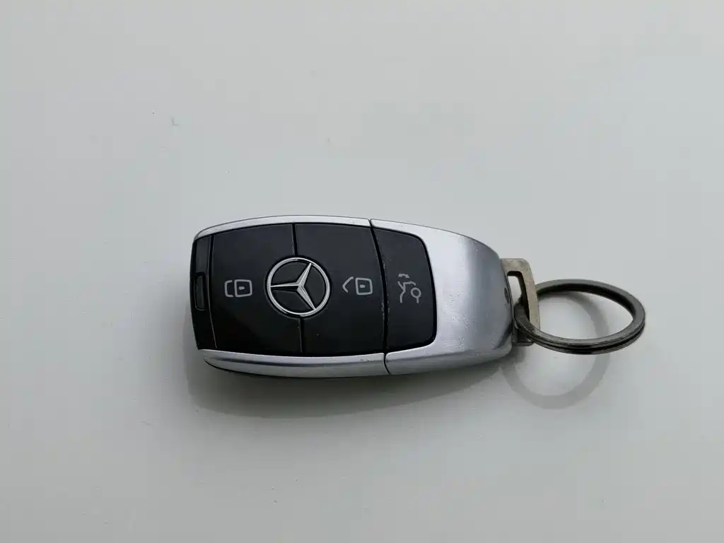 Mercedes-Benz E-Class — миниатюра 19
