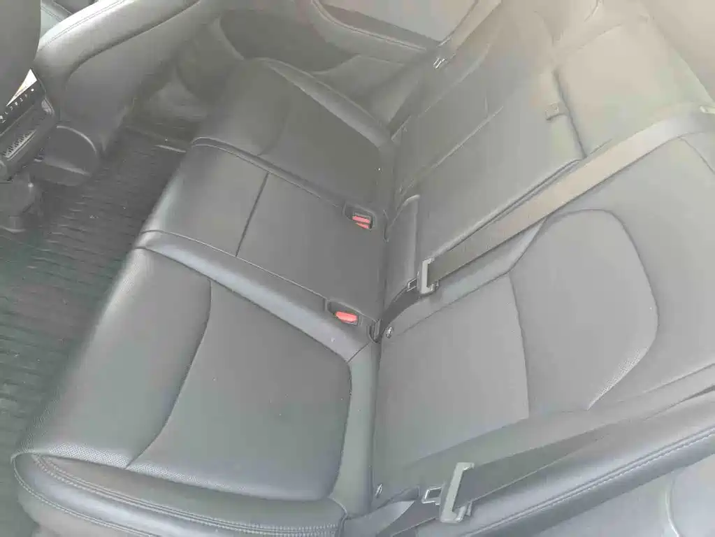 Tesla Model Y — миниатюра 5