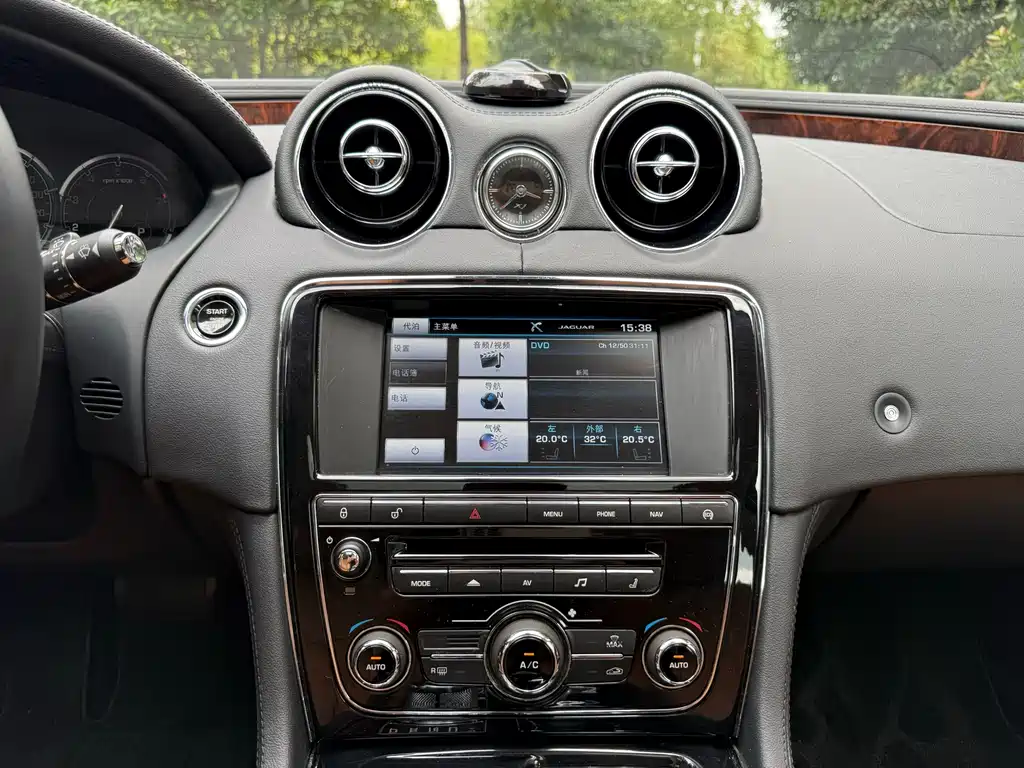 Jaguar XJ — миниатюра 13