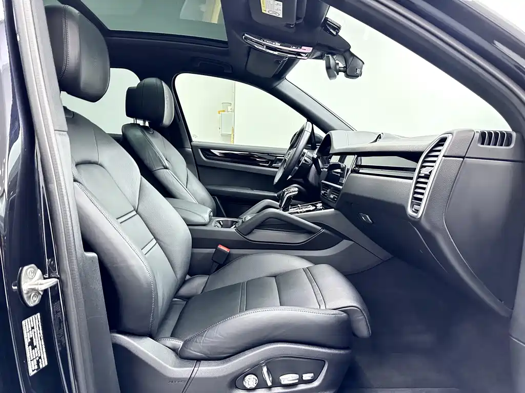 Porsche Cayenne — миниатюра 13