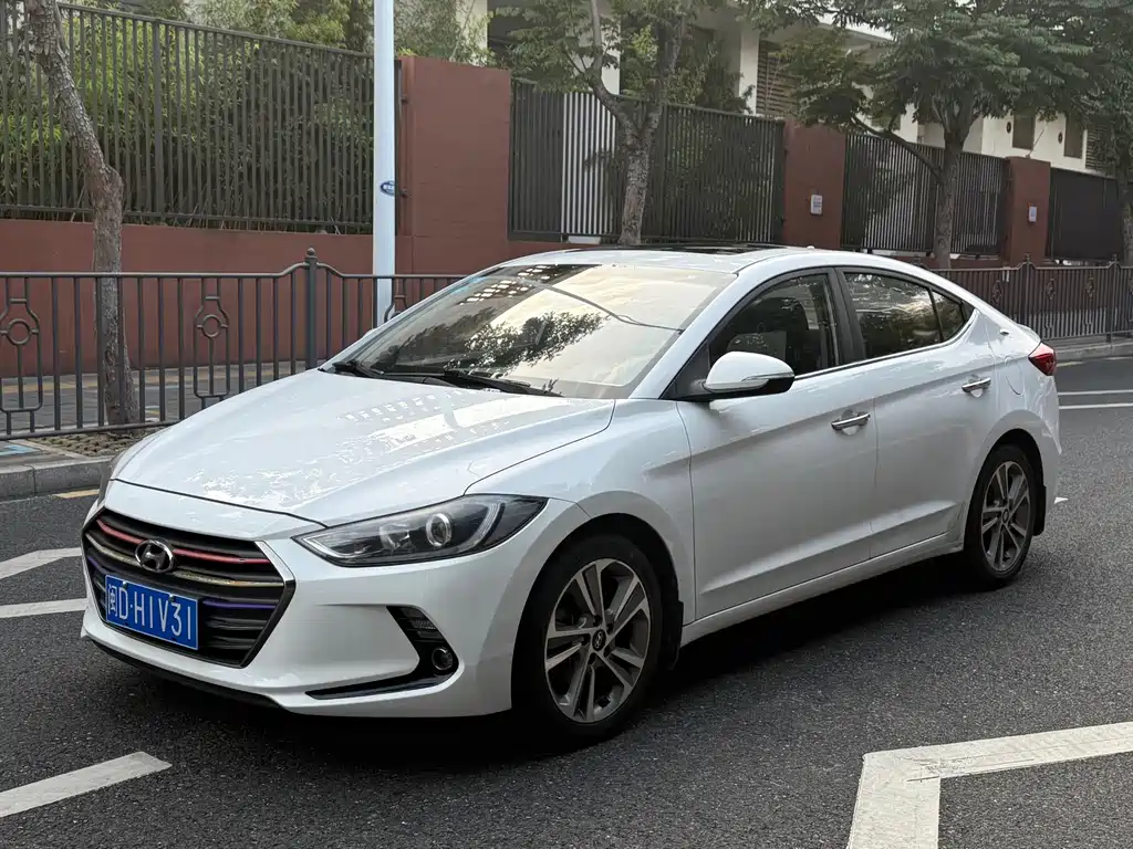 Купить Hyundai Elantra