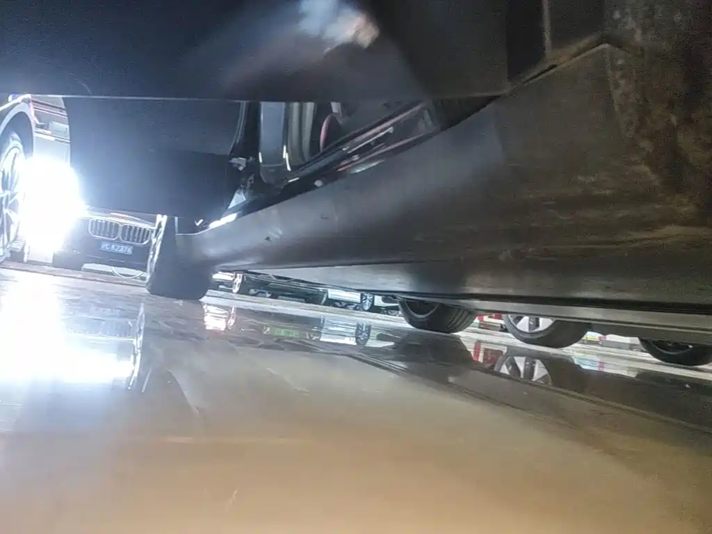 Tesla Model Y — миниатюра 21