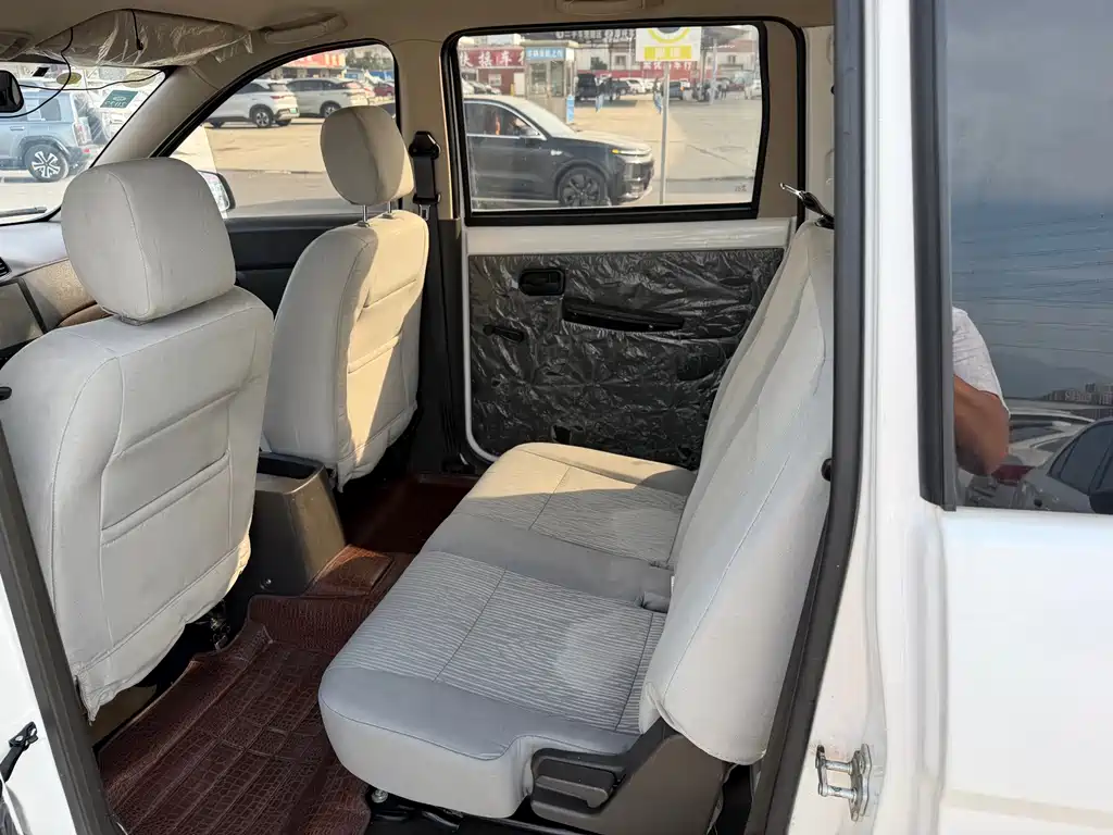 Wuling Hongguang — миниатюра 8