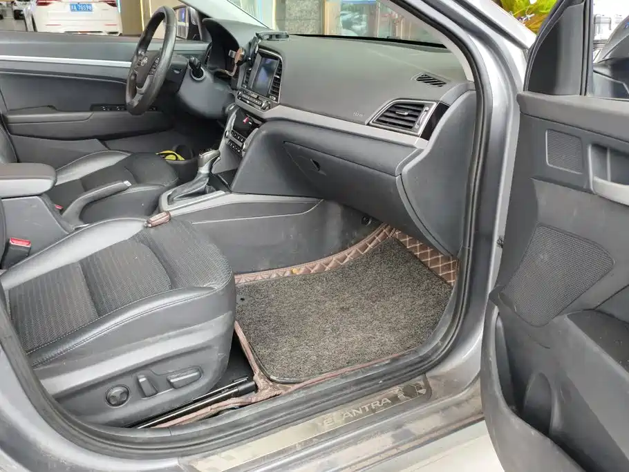 Hyundai Elantra — миниатюра 8