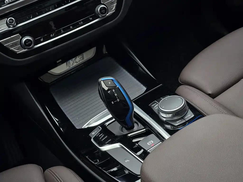BMW iX3 — миниатюра 12