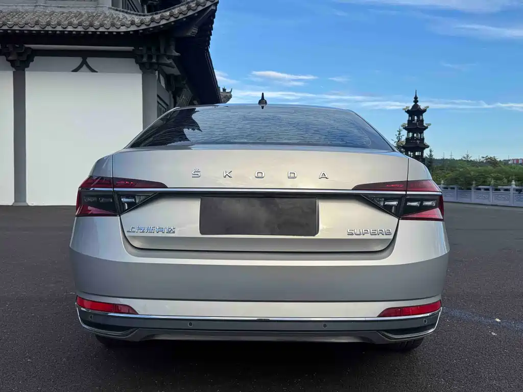 Skoda Superb — миниатюра 5